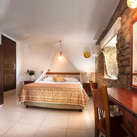 Hotel The Castle *